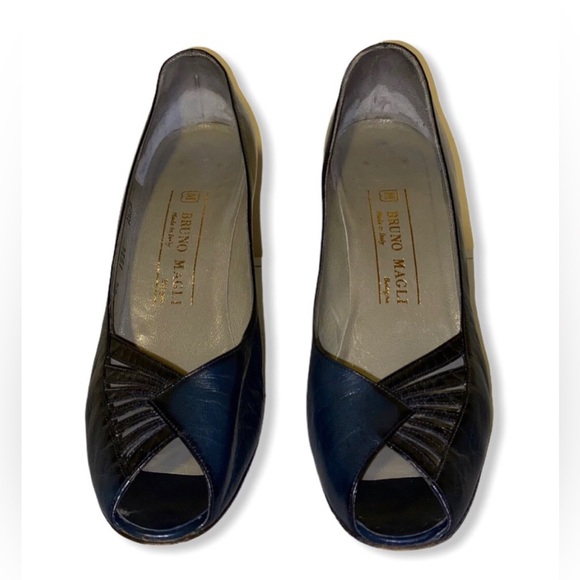Bruno Magli Navy Blue Vintage Peep Toe Heels Made in Italy 8.5 AA Narrow - Picture 7 of 8